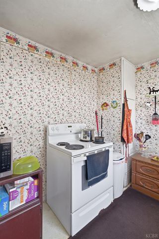 1810 Hardcastle Avenue, Hanford, CA 93230