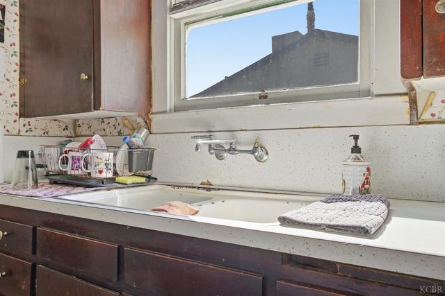 1810 Hardcastle Avenue, Hanford, CA 93230