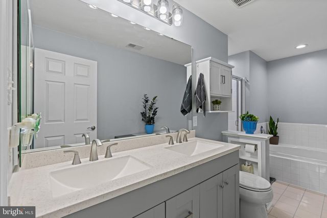 1 ROSEMARY DR, Lumberton, NJ 08048
