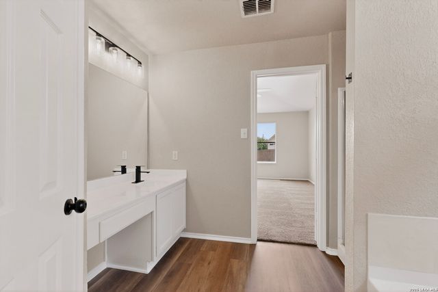 11002 Funny Cide, San Antonio, TX 78245