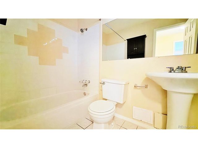 1064 Chambers Ct 207, Aurora, CO 80011