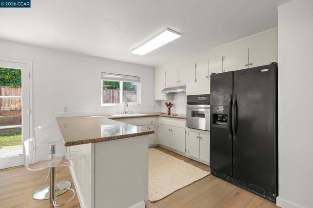 5555 Maryland Dr, Concord, CA 94521