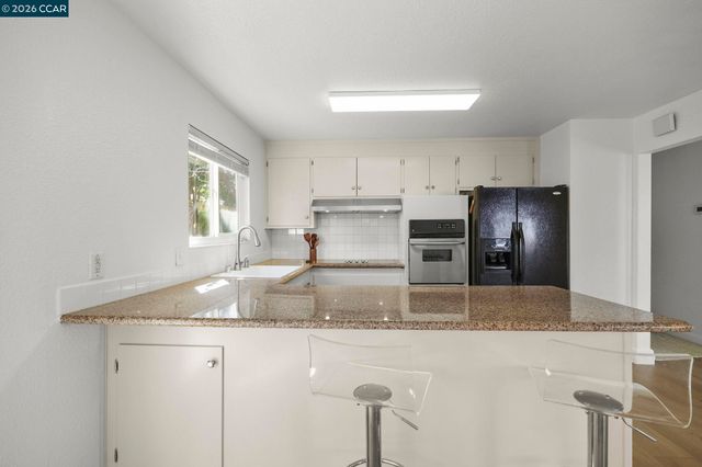 5555 Maryland Dr, Concord, CA 94521