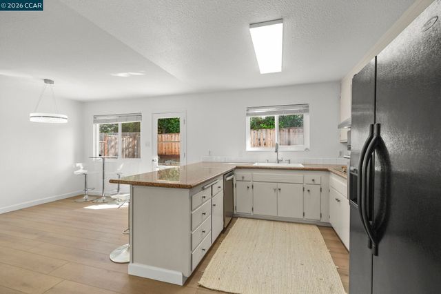 5555 Maryland Dr, Concord, CA 94521