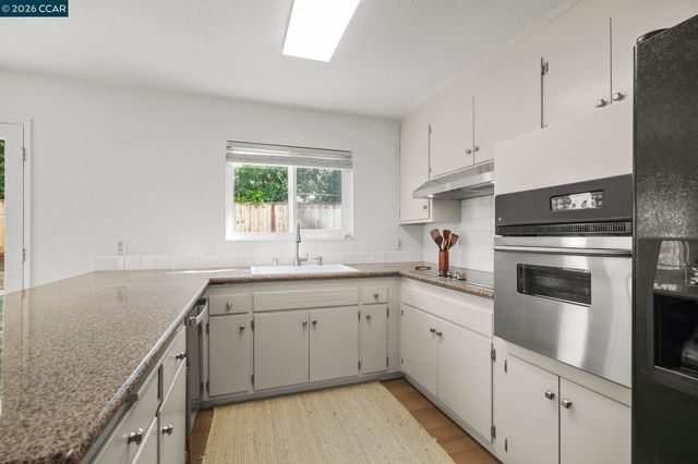 5555 Maryland Dr, Concord, CA 94521