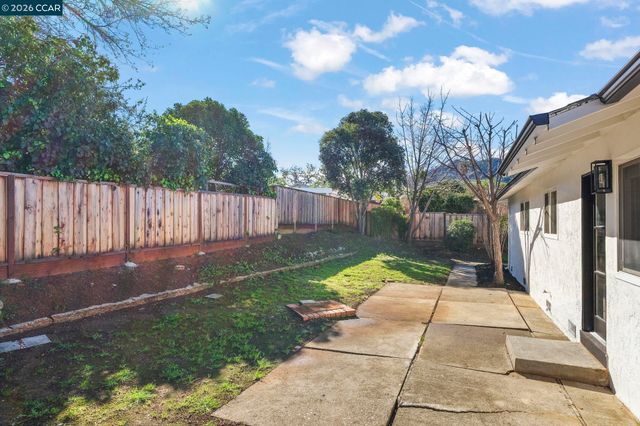 5555 Maryland Dr, Concord, CA 94521