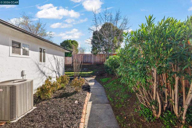 5555 Maryland Dr, Concord, CA 94521