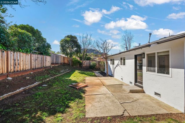 5555 Maryland Dr, Concord, CA 94521