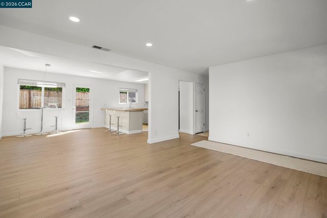 5555 Maryland Dr, Concord, CA 94521