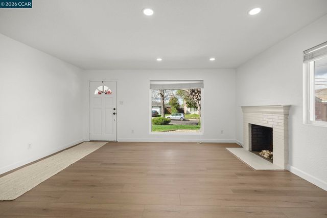 5555 Maryland Dr, Concord, CA 94521