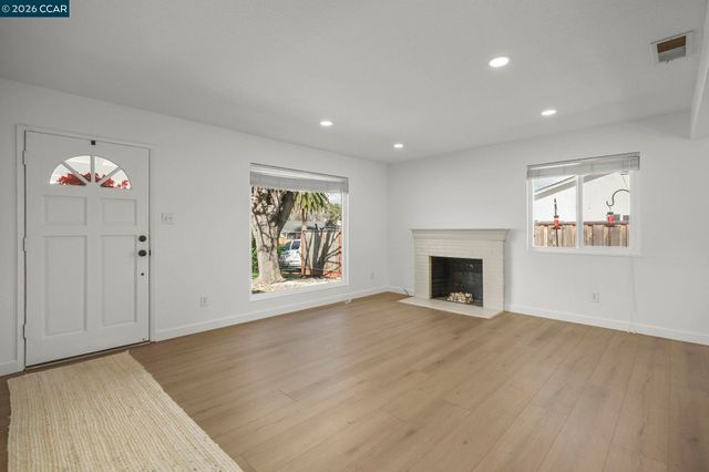 5555 Maryland Dr, Concord, CA 94521