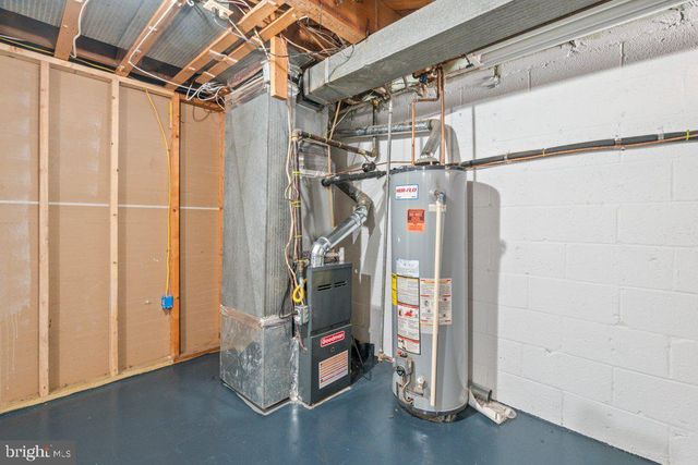 936 FOXCROFT LN, Essex, MD 21221