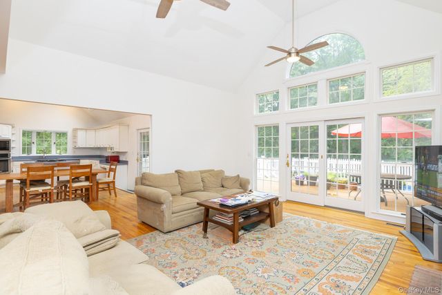 33 Windwood Court, Westhampton, NY 11977