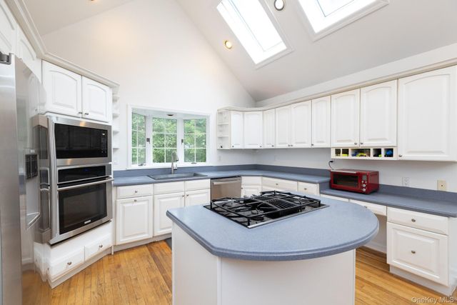 33 Windwood Court, Westhampton, NY 11977
