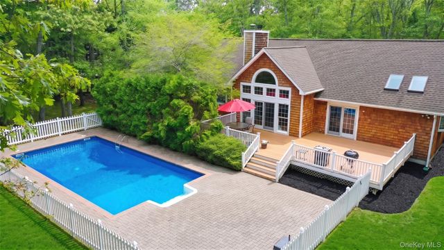 33 Windwood Court, Westhampton, NY 11977