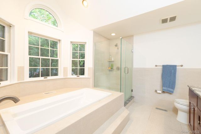 33 Windwood Court, Westhampton, NY 11977