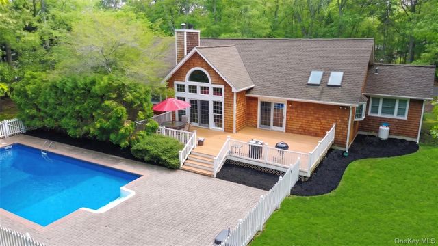 33 Windwood Court, Westhampton, NY 11977