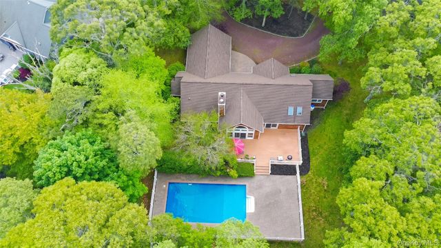 33 Windwood Court, Westhampton, NY 11977