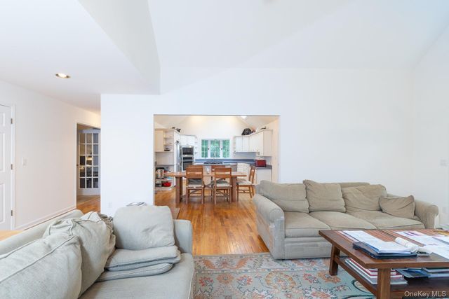 33 Windwood Court, Westhampton, NY 11977