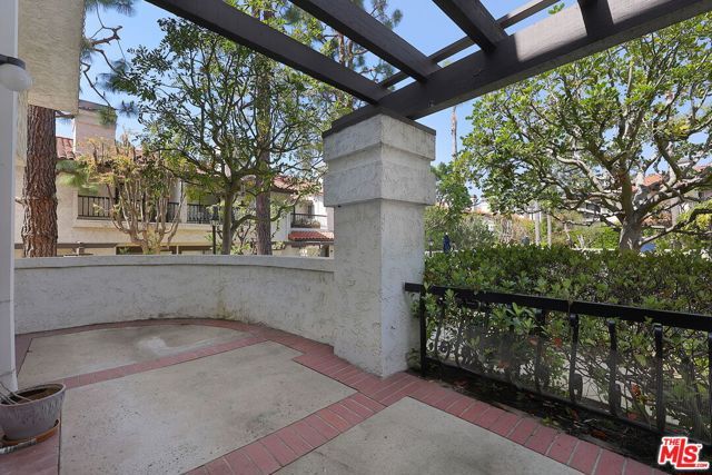 17226 Palisades Circle, Pacific Palisades (los Angeles), CA 90272