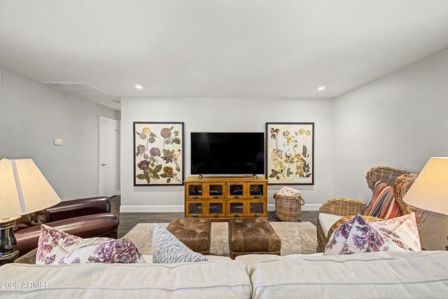 5221 N 24TH Street 206, Phoenix, AZ 85016