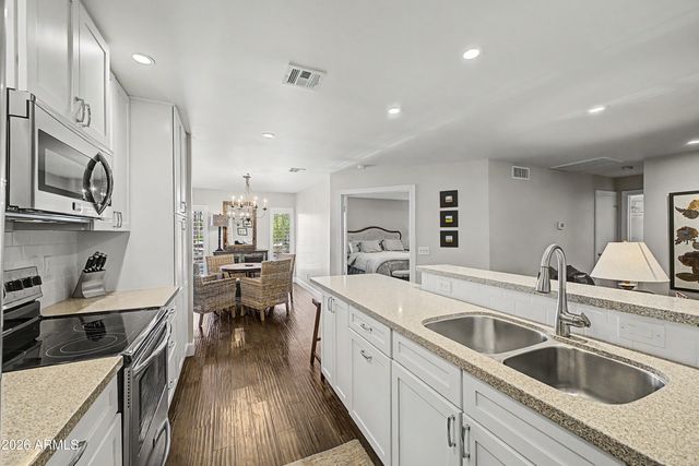 5221 N 24TH Street 206, Phoenix, AZ 85016