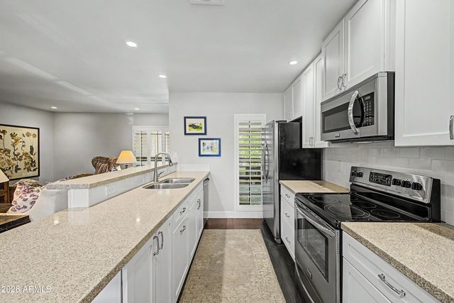 5221 N 24TH Street 206, Phoenix, AZ 85016