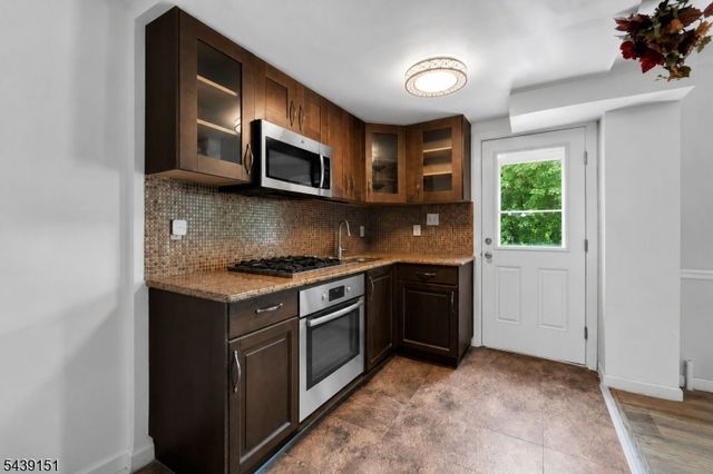 33 Wall St, Rockaway Boro, NJ 07866