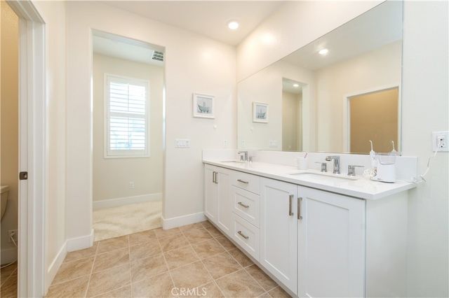 200 Zawn, Irvine, CA 92618