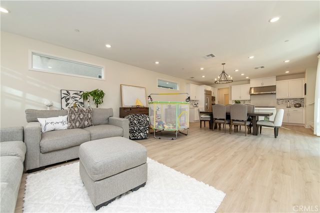 200 Zawn, Irvine, CA 92618