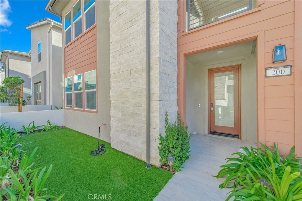 200 Zawn, Irvine, CA 92618