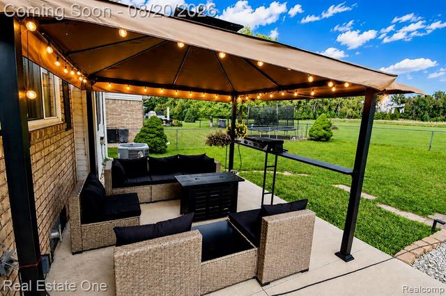 22103 Cherrylawn Drive, Brownstown, MI 48134