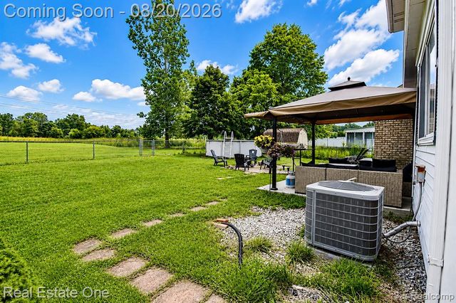 22103 Cherrylawn Drive, Brownstown, MI 48134