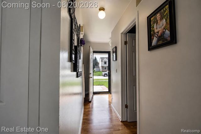 22103 Cherrylawn Drive, Brownstown, MI 48134