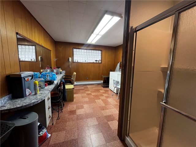 406 Walnut St, Vandergrift, PA 15690