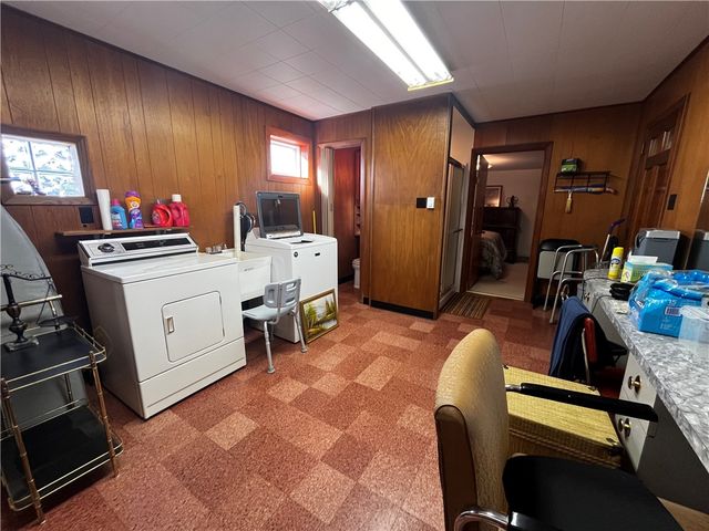 406 Walnut St, Vandergrift, PA 15690