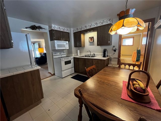 406 Walnut St, Vandergrift, PA 15690