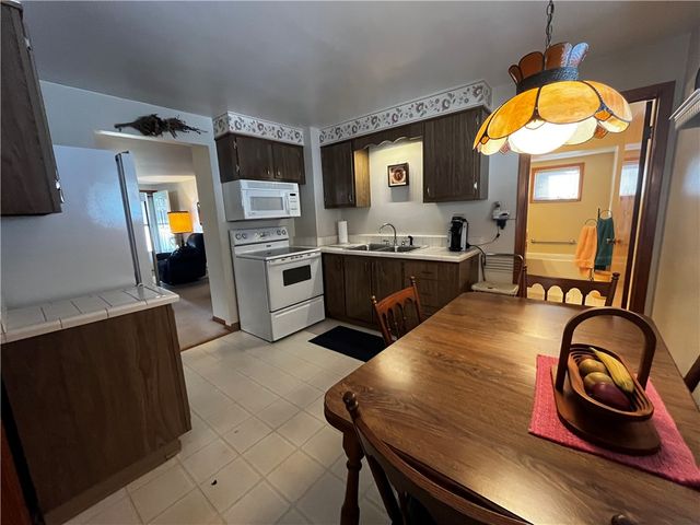 406 Walnut St, Vandergrift, PA 15690