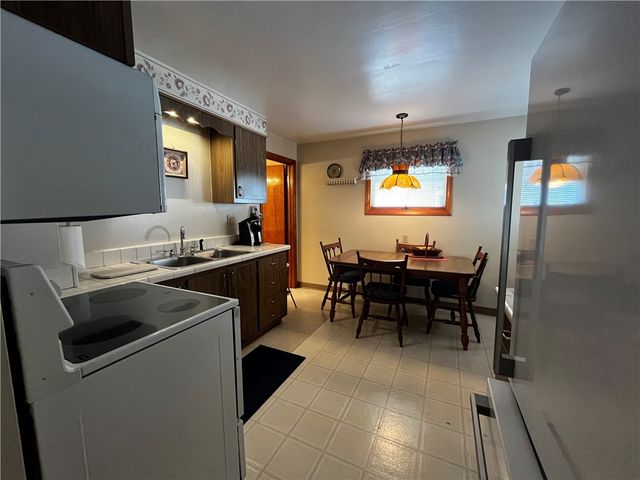 406 Walnut St, Vandergrift, PA 15690