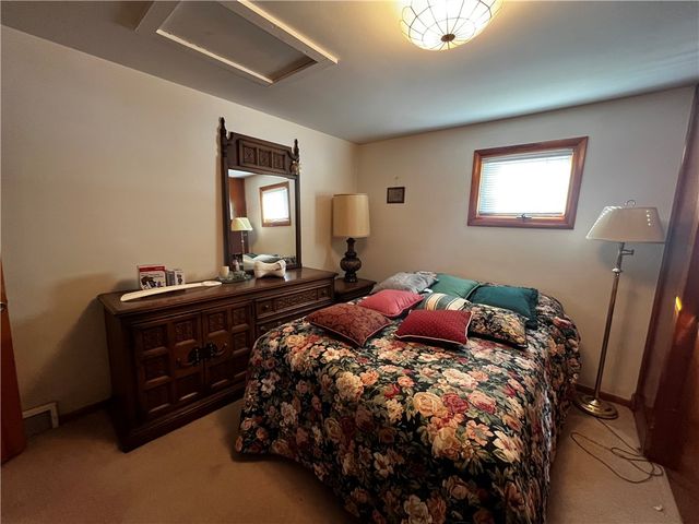 406 Walnut St, Vandergrift, PA 15690