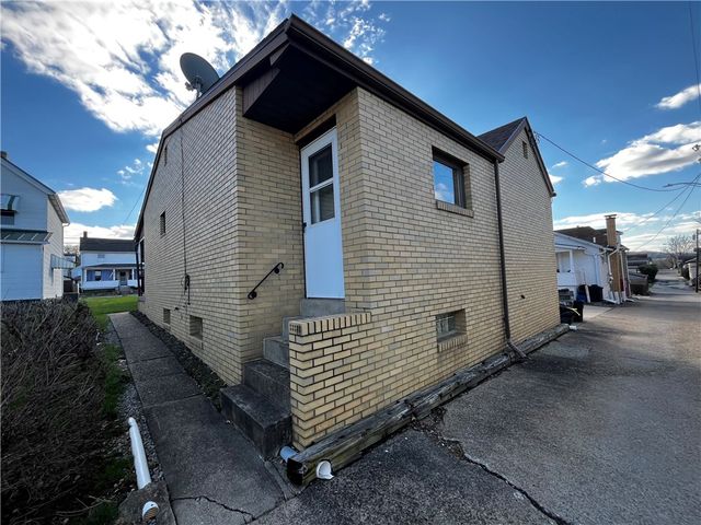 406 Walnut St, Vandergrift, PA 15690