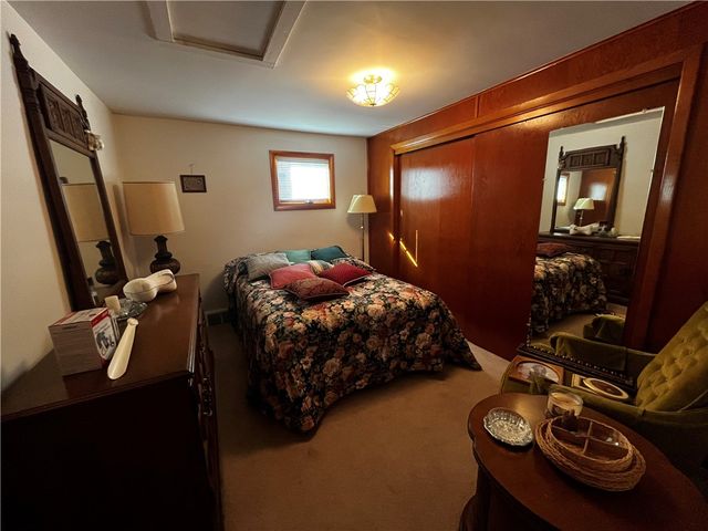 406 Walnut St, Vandergrift, PA 15690