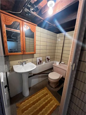 406 Walnut St, Vandergrift, PA 15690