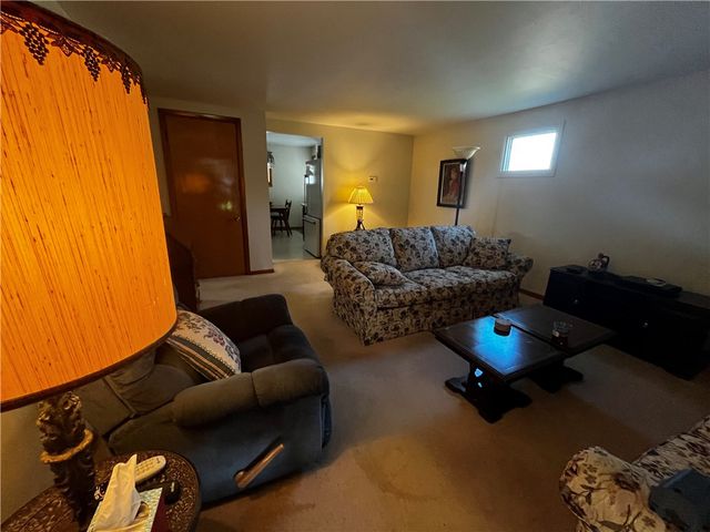 406 Walnut St, Vandergrift, PA 15690