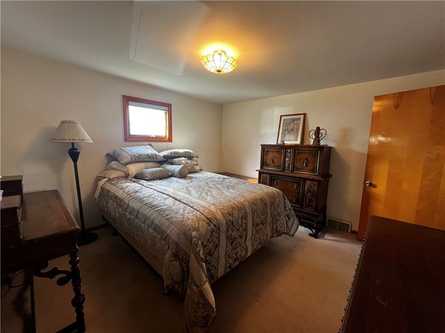 406 Walnut St, Vandergrift, PA 15690