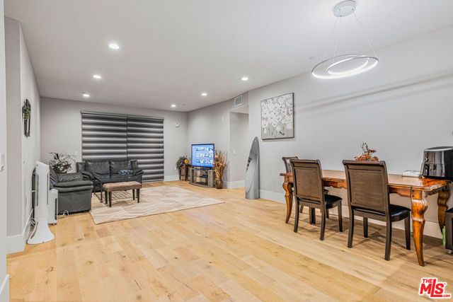 901 S Gramercy Drive 202, Los Angeles, CA 90019