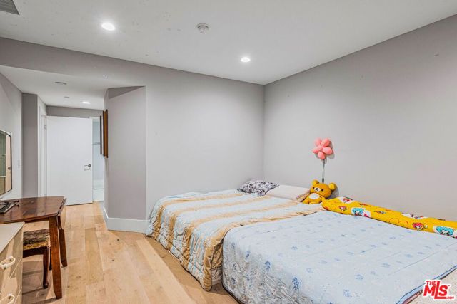 901 S Gramercy Drive 202, Los Angeles, CA 90019