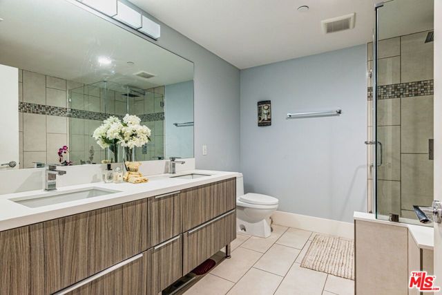 901 S Gramercy Drive 202, Los Angeles, CA 90019