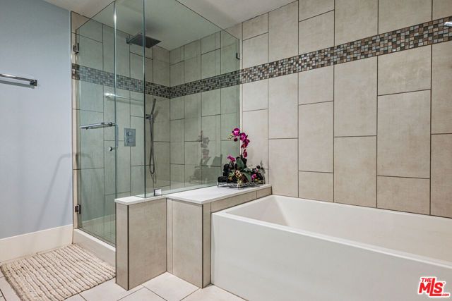 901 S Gramercy Drive 202, Los Angeles, CA 90019