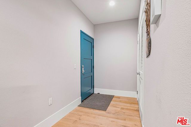 901 S Gramercy Drive 202, Los Angeles, CA 90019